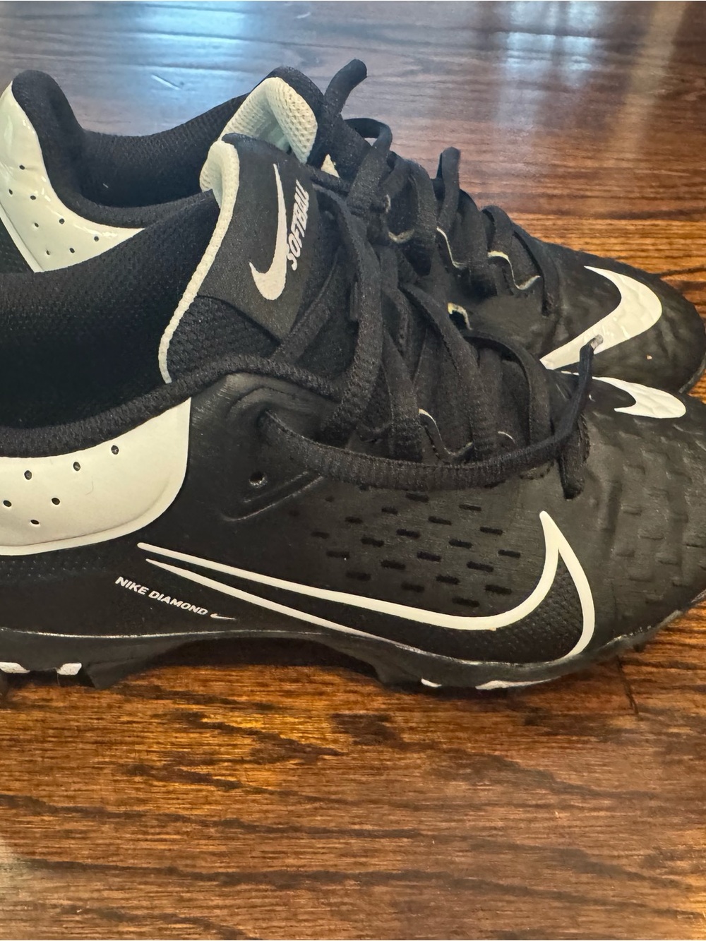 Nike Black and White Women's Athletic Shoes